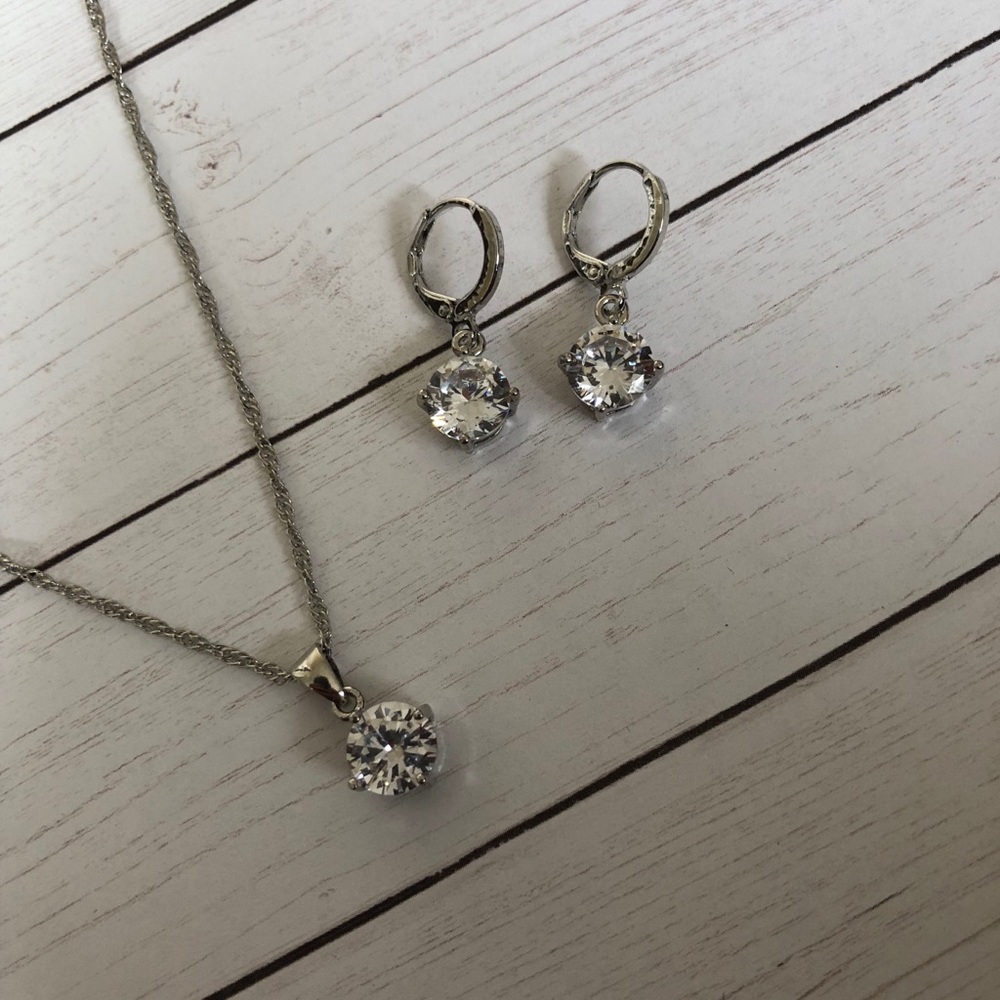 Brand new earring and necklace diamond set